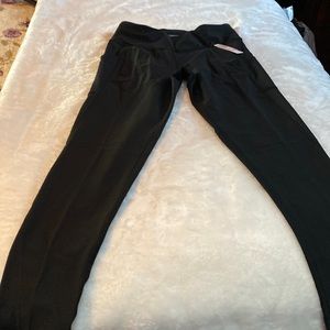 Victoria’s Secret total knockout leggings with pockets on the sides